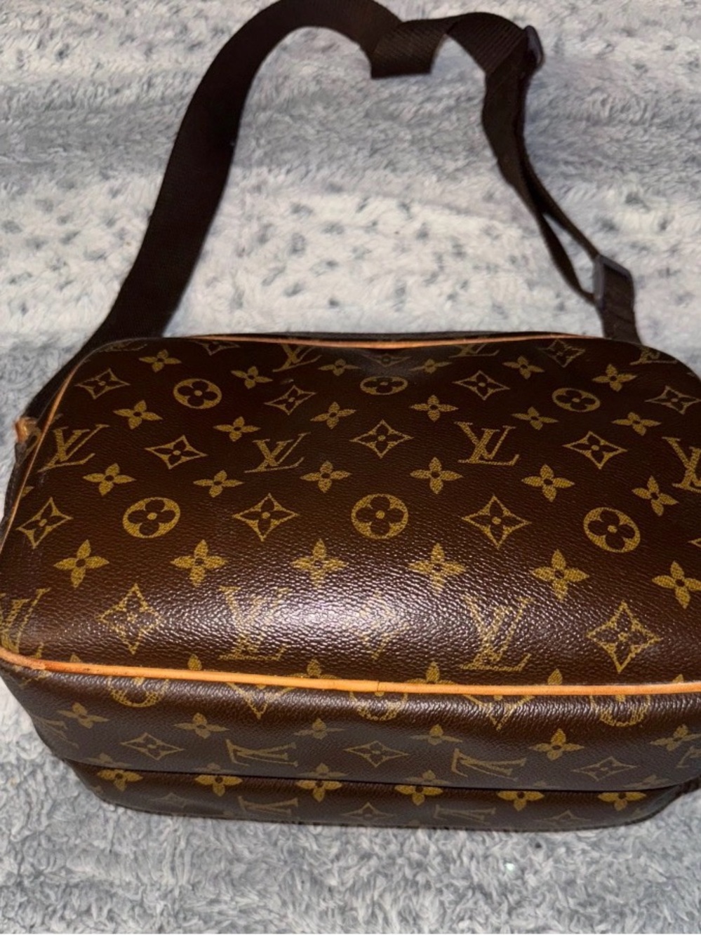 Louis Vuitton Monogram Canvas Messenger Bag in Brown and Tan - Picture 15 of 15